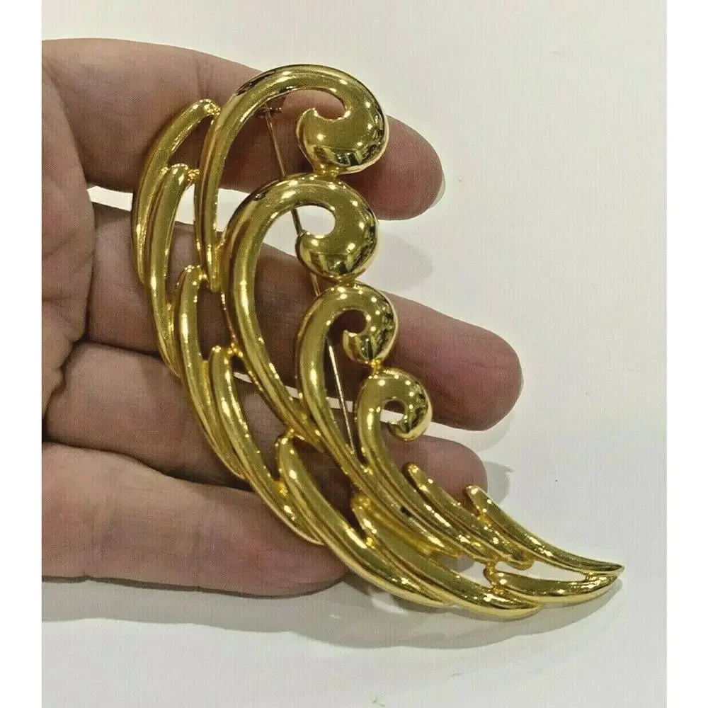 Vintage Napier Gold Tone Brooch Mod Flourish Swoosh Design Pin Classic 1980's